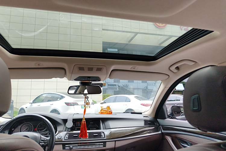 Used BMW 5 Series 2014 525Li Luxury Design Package Headliner