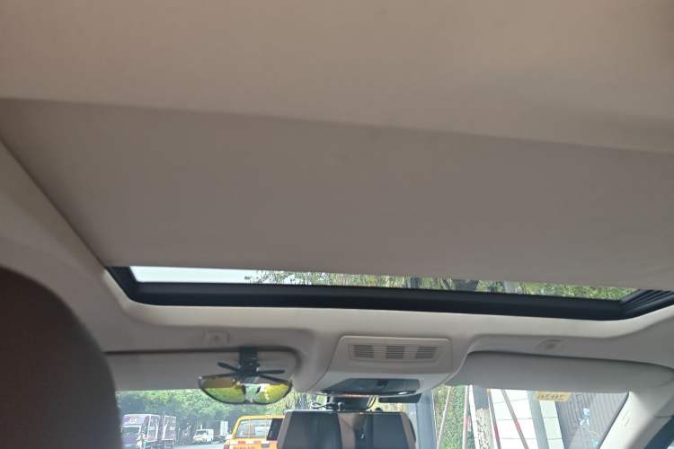Used BMW 5 Series 2014 525Li Luxury Design Package Headliner