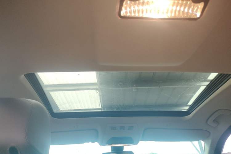 Used BMW 5 Series 2014 525Li Leading Model Headliner