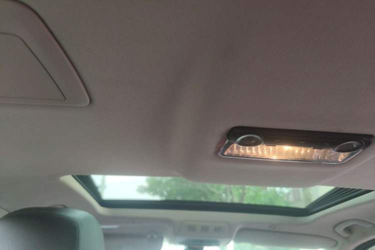 Used BMW 5 Series 2014 525Li Luxury Design Package Headliner