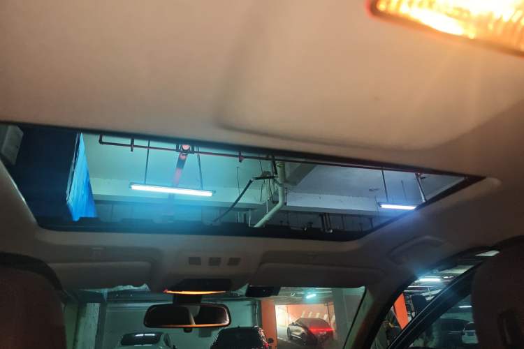 Used BMW 5 Series 2014 525Li Luxury Design Package Headliner