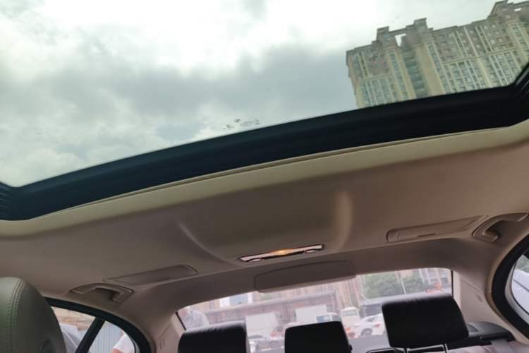 Used BMW 5 Series 2014 525Li Luxury Design Package Headliner