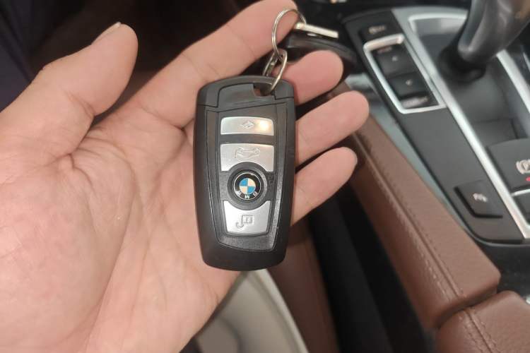 Used BMW 5 Series 2014 520Li Elegant Model Interior 1