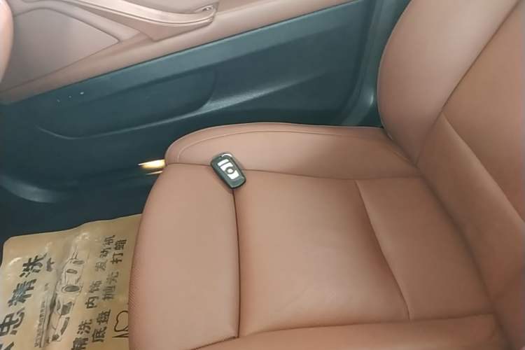 Used BMW 5 Series 2014 535Li Leading Model Interior 1