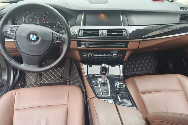 Used BMW 5 Series 2014 520Li Elegant Model Interior 1