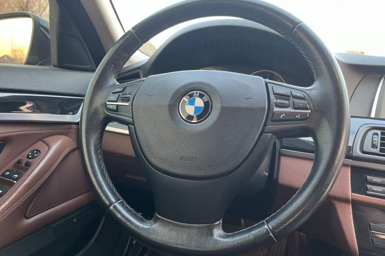 Used BMW 5 Series 2014 520Li Elegant Model Interior 1