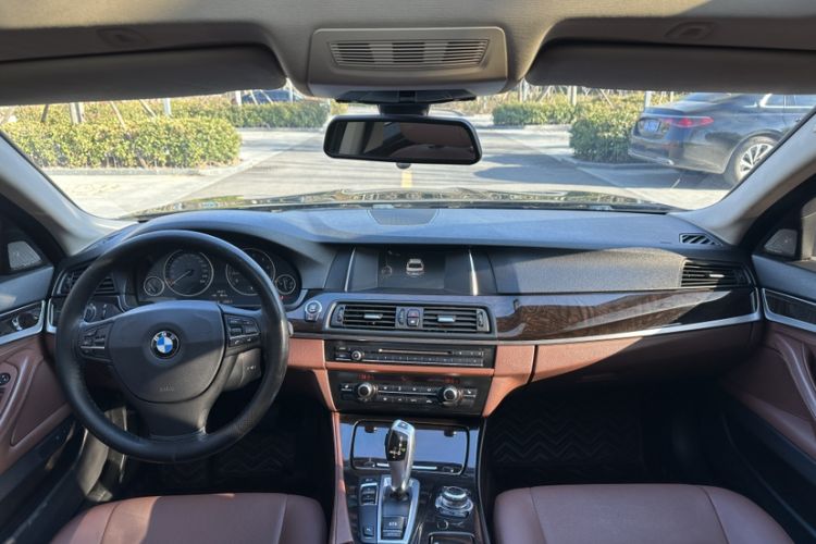 Used BMW 5 Series 2014 525Li Leading Model Interior 1
