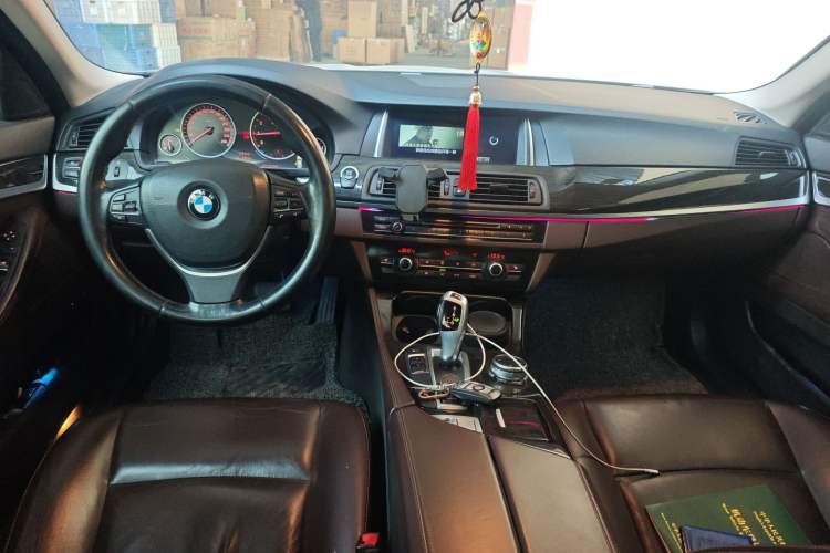 Used BMW 5 Series 2014 525Li Luxury Design Package Interior 1