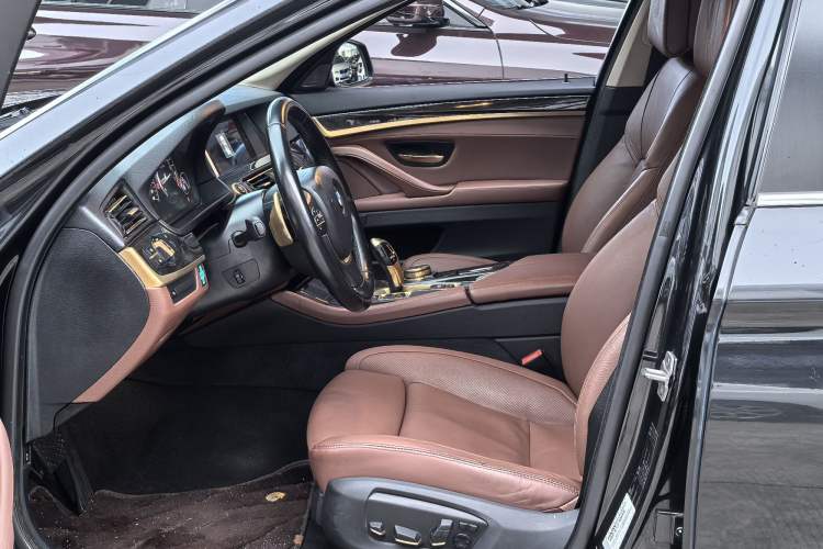 Used BMW 5 Series 2014 535Li Leading Model Interior 1