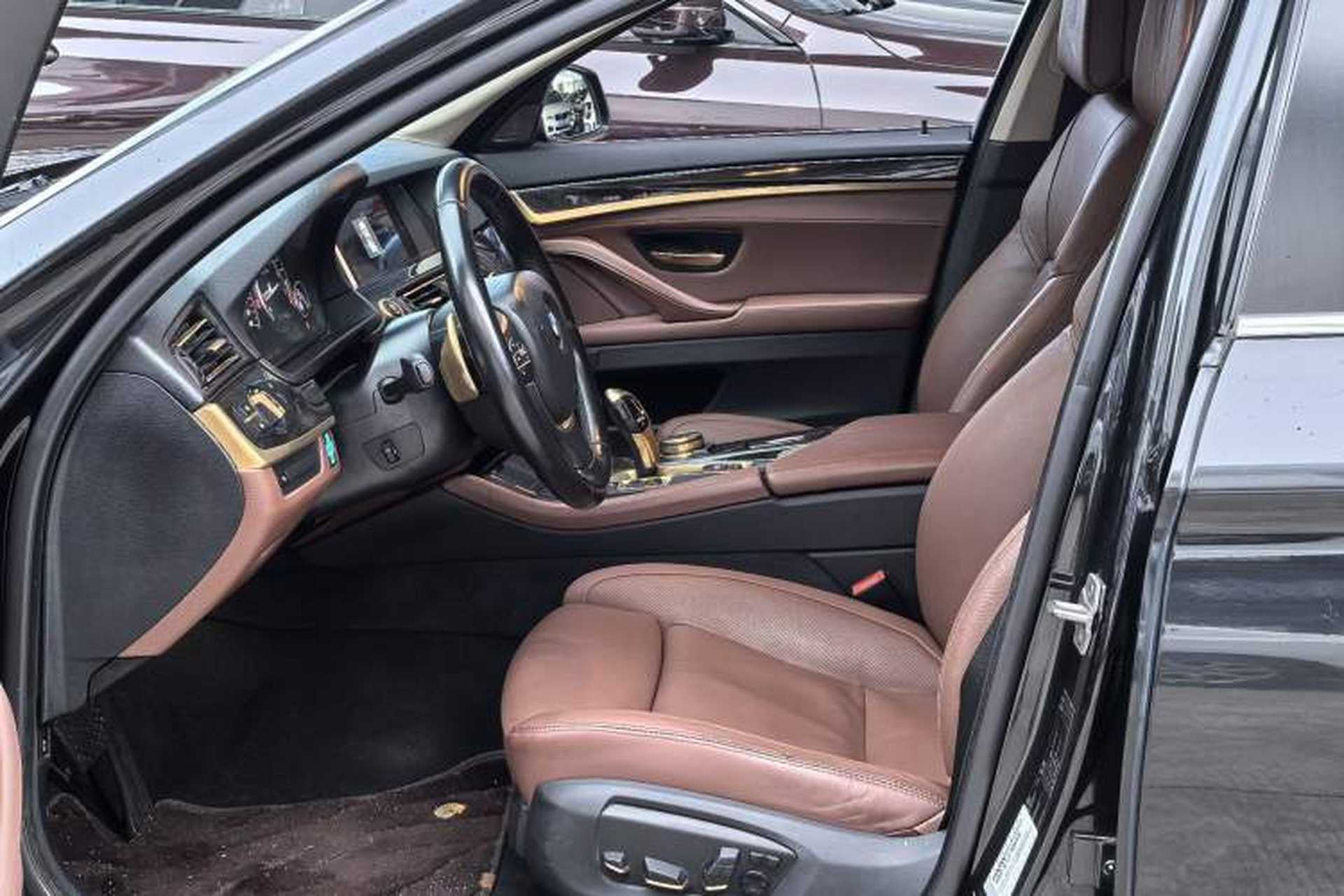 Used BMW 5 Series 2014 535Li Leading Model Interior 1