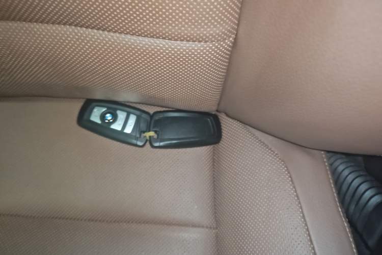 Used BMW 5 Series 2014 535Li Leading Model Interior 1