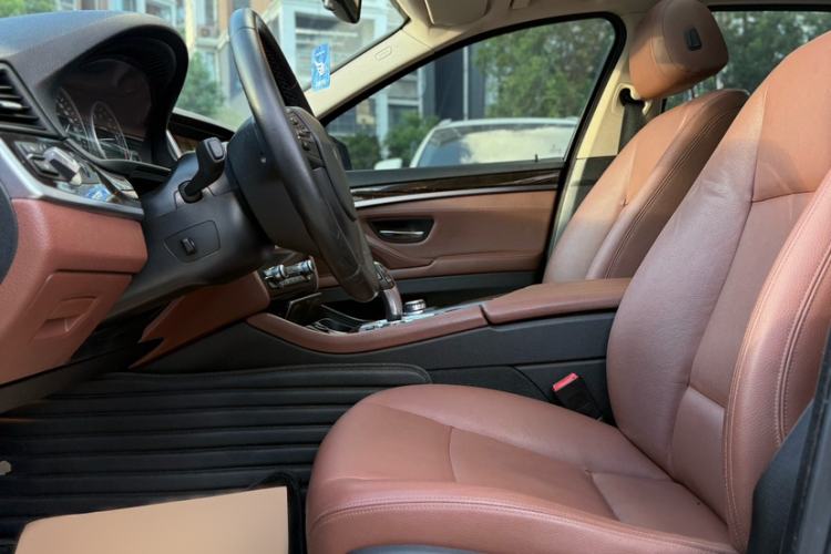 Used BMW 5 Series 2014 525Li Leading Model Interior 1
