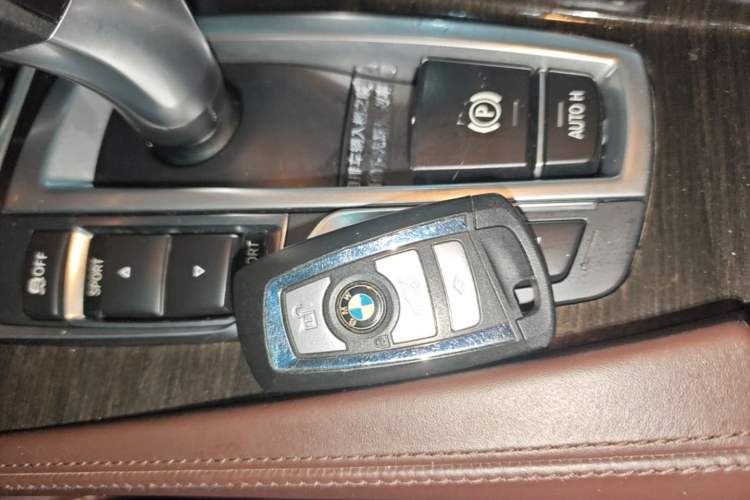 Used BMW 5 Series 2014 525Li Luxury Design Package Interior 1