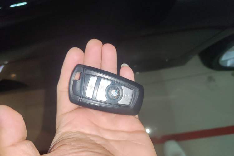 Used BMW 5 Series 2014 528Li Leading Model Interior 1