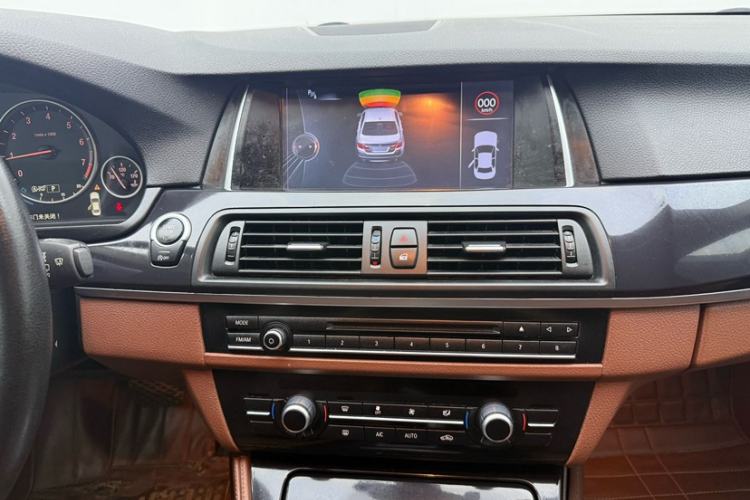 Used BMW 5 Series 2014 520Li Elegant Model Interior 11