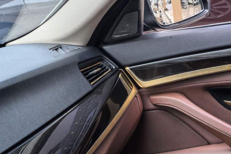 Used BMW 5 Series 2014 535Li Leading Model Interior 11