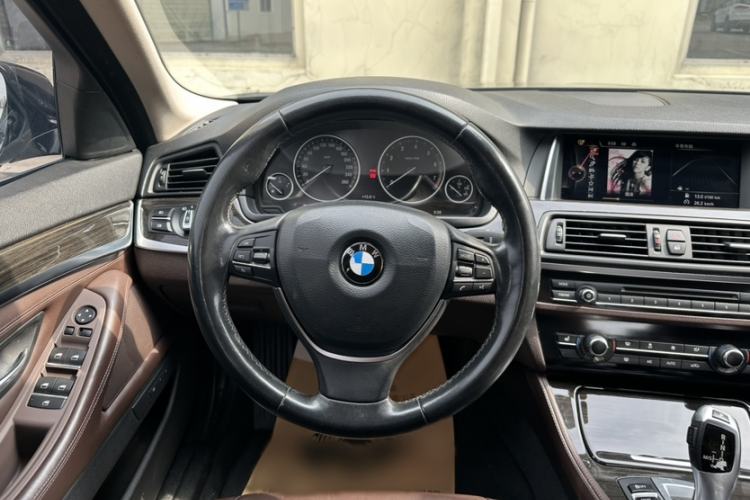 Used BMW 5 Series 2014 525Li Luxury Design Package Interior 2