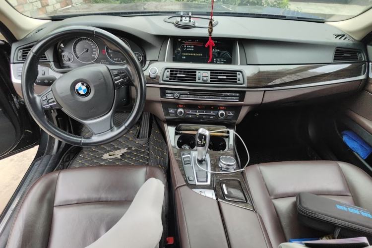 Used BMW 5 Series 2014 525Li Luxury Design Package Interior 2