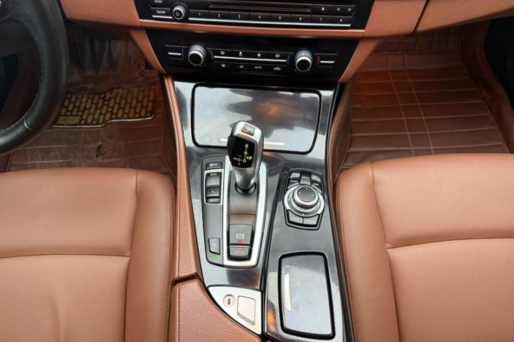 Used BMW 5 Series 2014 520Li Elegant Model Interior 2