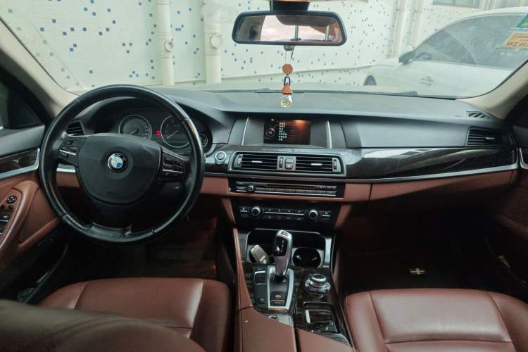 Used BMW 5 Series 2014 525Li Leading Model Interior 2