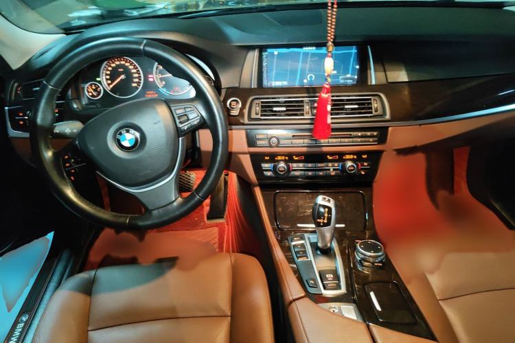 Used BMW 5 Series 2014 528Li Leading Model Interior 2