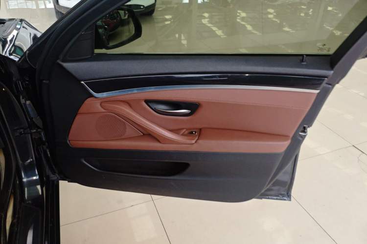 Used BMW 5 Series 2014 520Li Elegant Model Interior 2