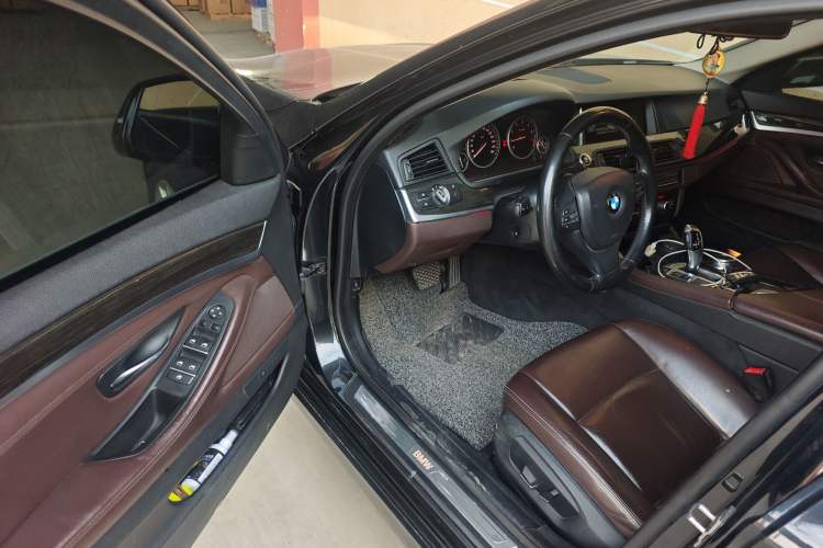 Used BMW 5 Series 2014 525Li Luxury Design Package Interior 2