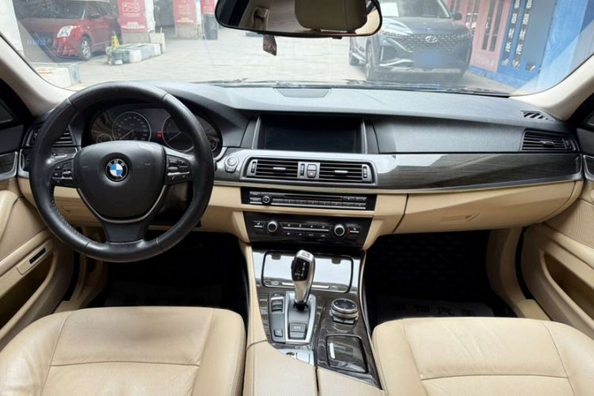 Used BMW 5 Series 2014 525Li Luxury Design Package Interior 2