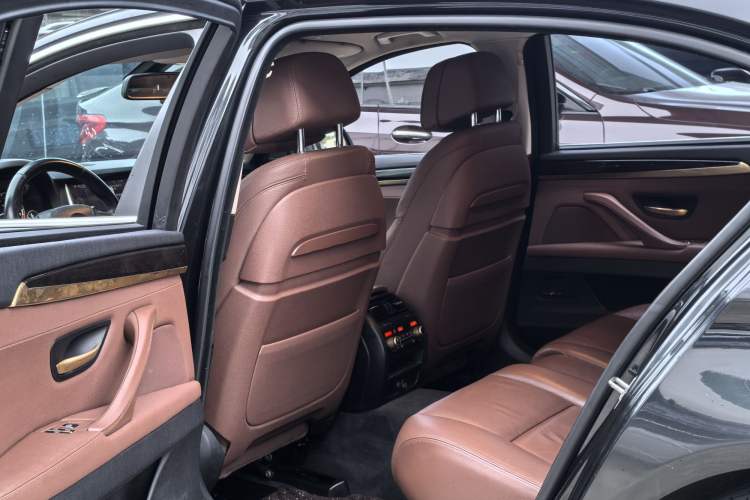 Used BMW 5 Series 2014 535Li Leading Model Interior 2