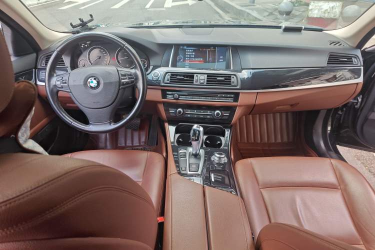 Used BMW 5 Series 2014 520i Elegant Edition Interior 2