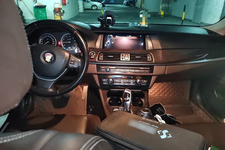 Used BMW 5 Series 2014 525Li Luxury Design Package Interior 2