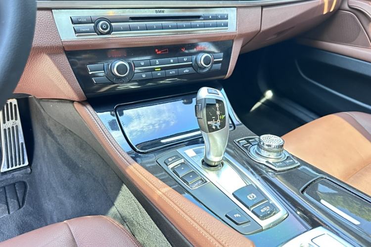 Used BMW 5 Series 2014 520i Elegant Edition Interior 2
