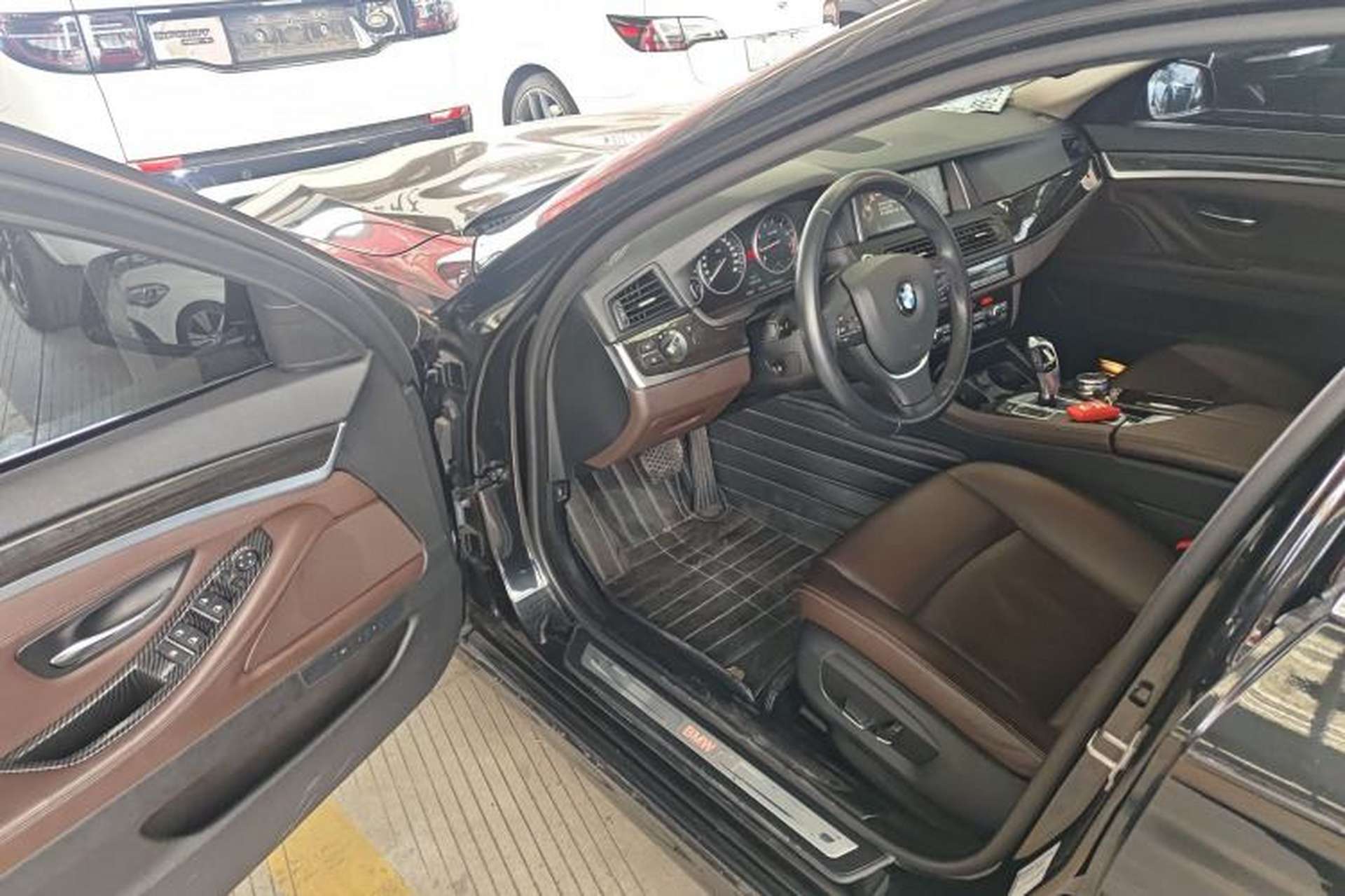 Used BMW 5 Series 2014 525Li Luxury Design Package Interior 3