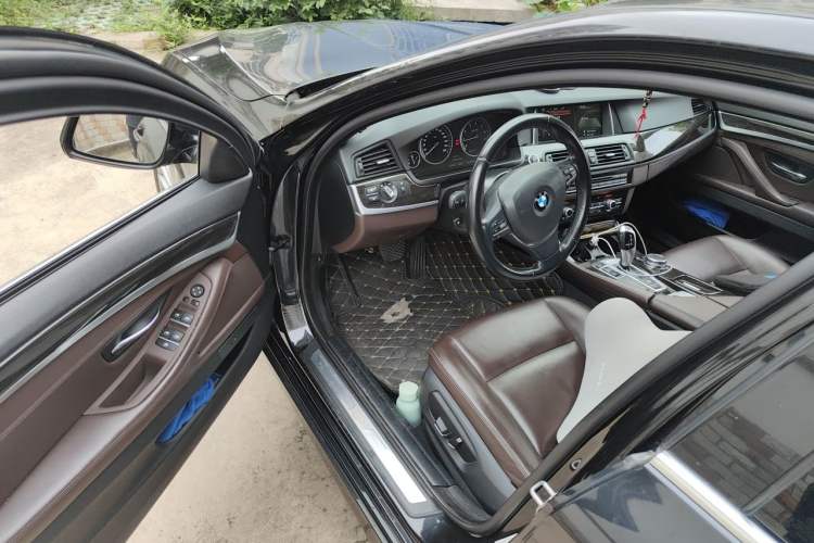 Used BMW 5 Series 2014 525Li Luxury Design Package Interior 3