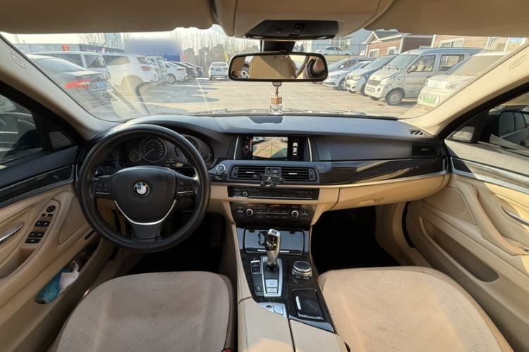 Used BMW 5 Series 2014 525Li Luxury Design Package Interior 3