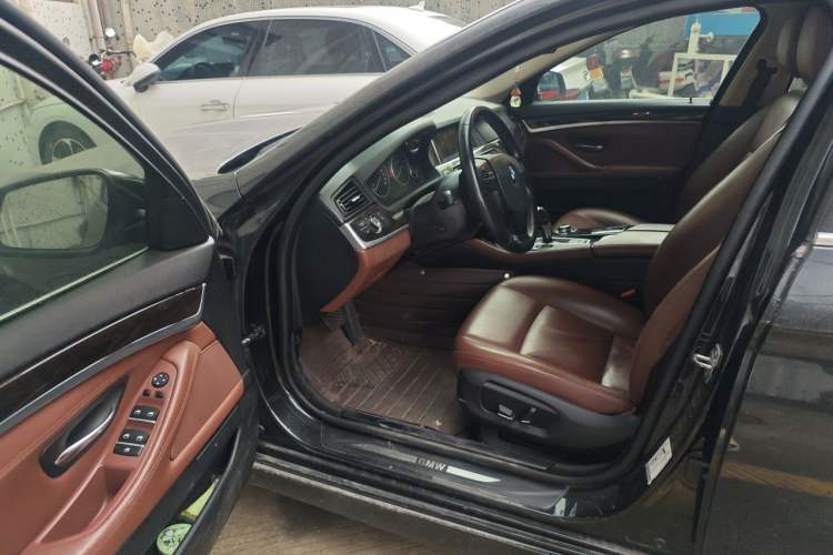 Used BMW 5 Series 2014 525Li Leading Model Interior 3