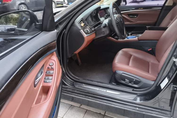 Used BMW 5 Series 2014 525Li Leading Model Interior 3