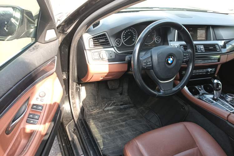Used BMW 5 Series 2014 520i Touring Edition Interior 3