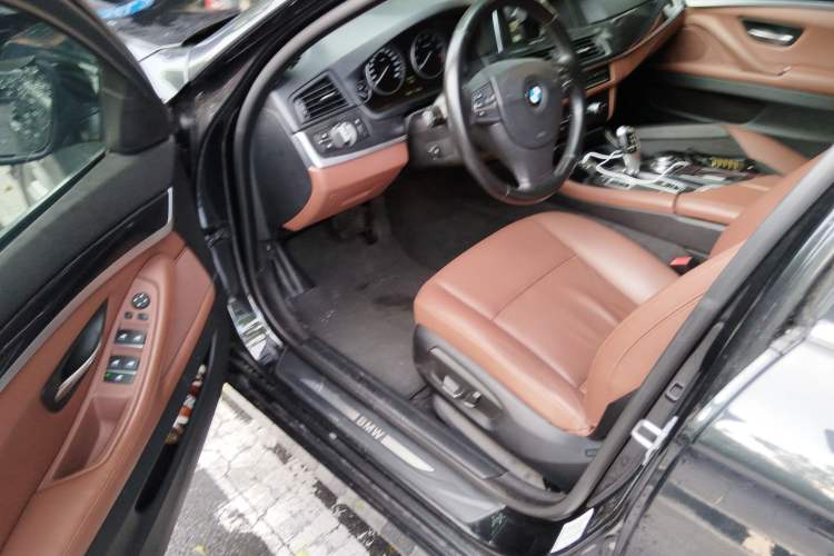 Used BMW 5 Series 2014 520i Elegant Edition Interior 3