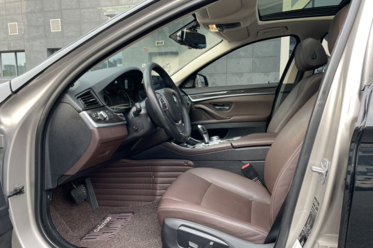 Used BMW 5 Series 2014 525Li Luxury Design Package Interior 3