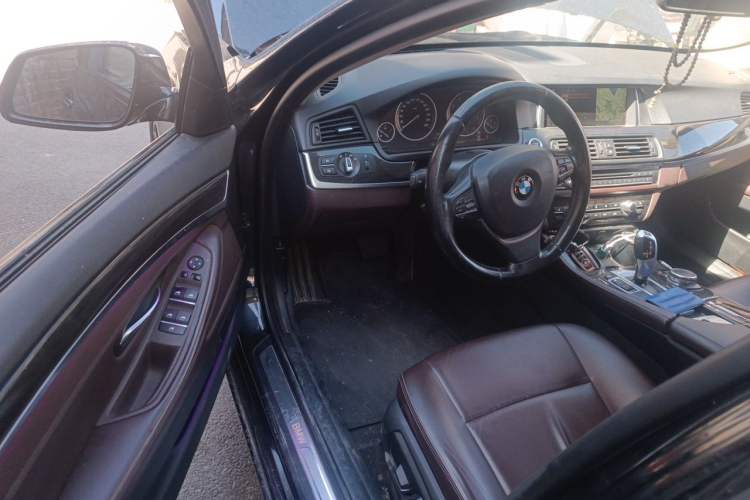 Used BMW 5 Series 2014 525Li Luxury Design Package Interior 3