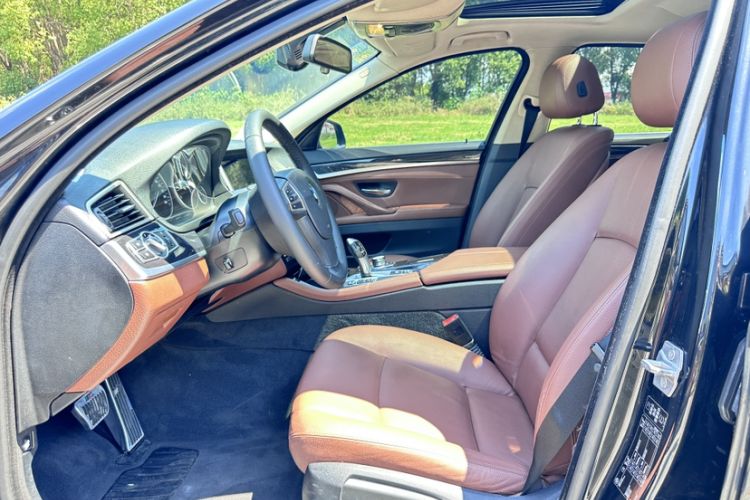 Used BMW 5 Series 2014 520i Elegant Edition Interior 3