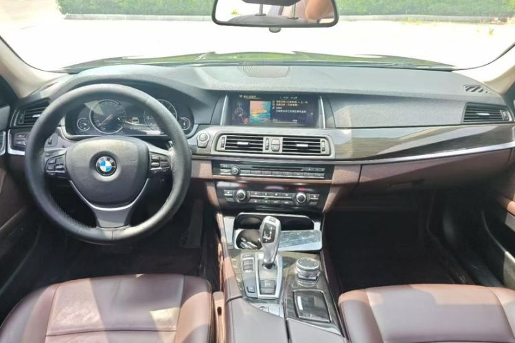 Used BMW 5 Series 2014 525Li Luxury Design Package Interior 3