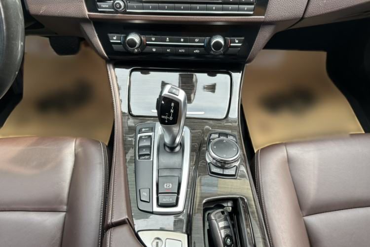 Used BMW 5 Series 2014 525Li Luxury Design Package Interior 4