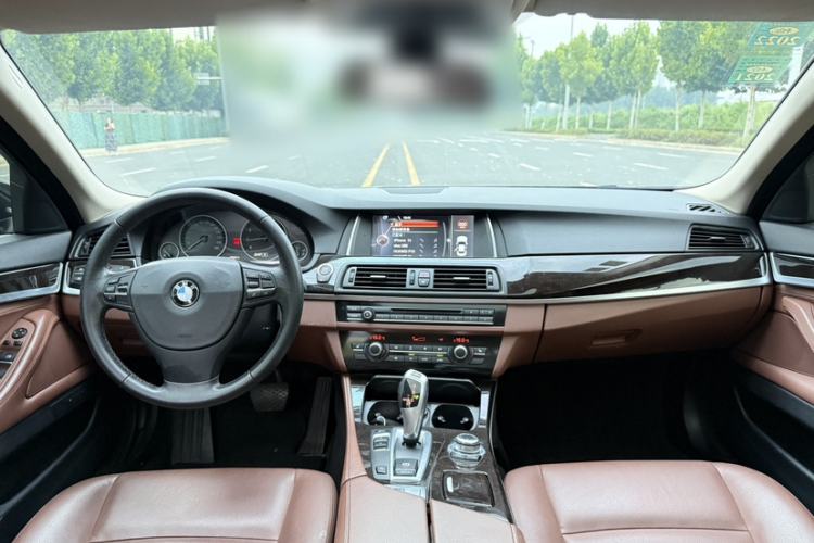 Used BMW 5 Series 2014 525Li Leading Model Interior 4