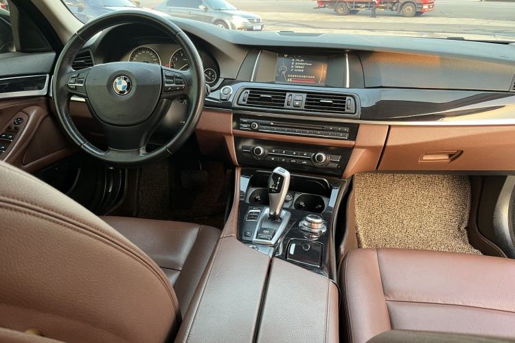 Used BMW 5 Series 2014 520Li Elegant Model Interior 4