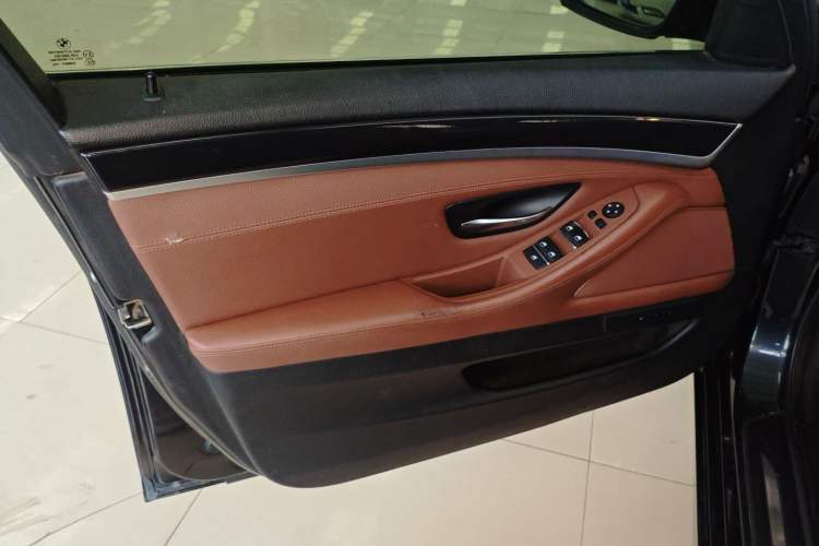 Used BMW 5 Series 2014 520Li Elegant Model Interior 4
