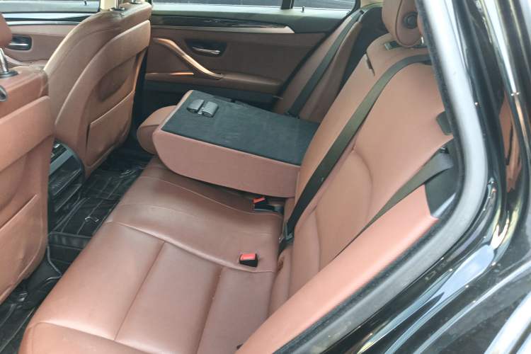 Used BMW 5 Series 2014 520i Touring Edition Interior 4