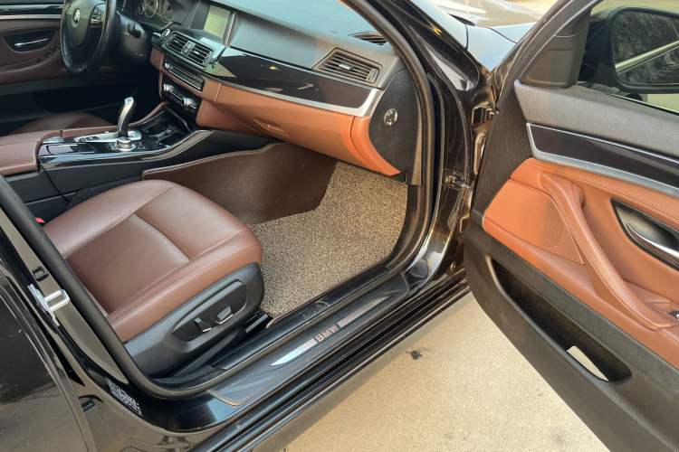 Used BMW 5 Series 2014 520Li Elegant Model Interior 5
