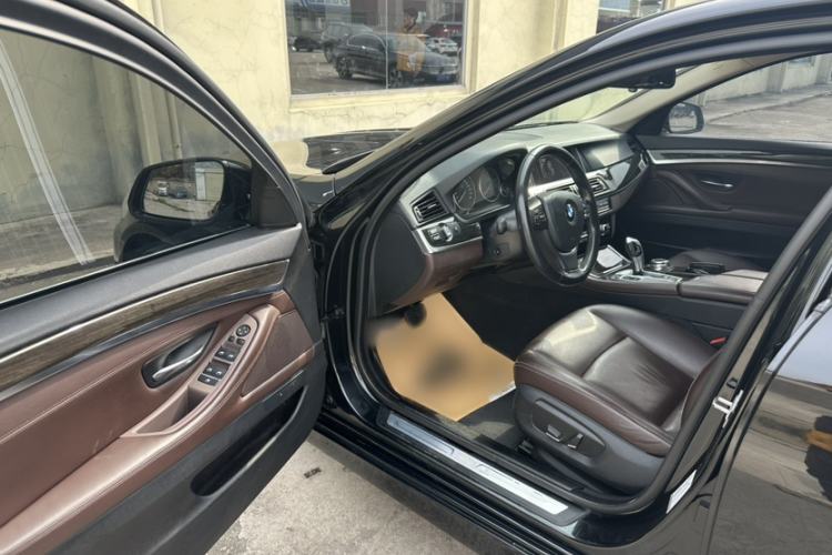 Used BMW 5 Series 2014 525Li Luxury Design Package Interior 6